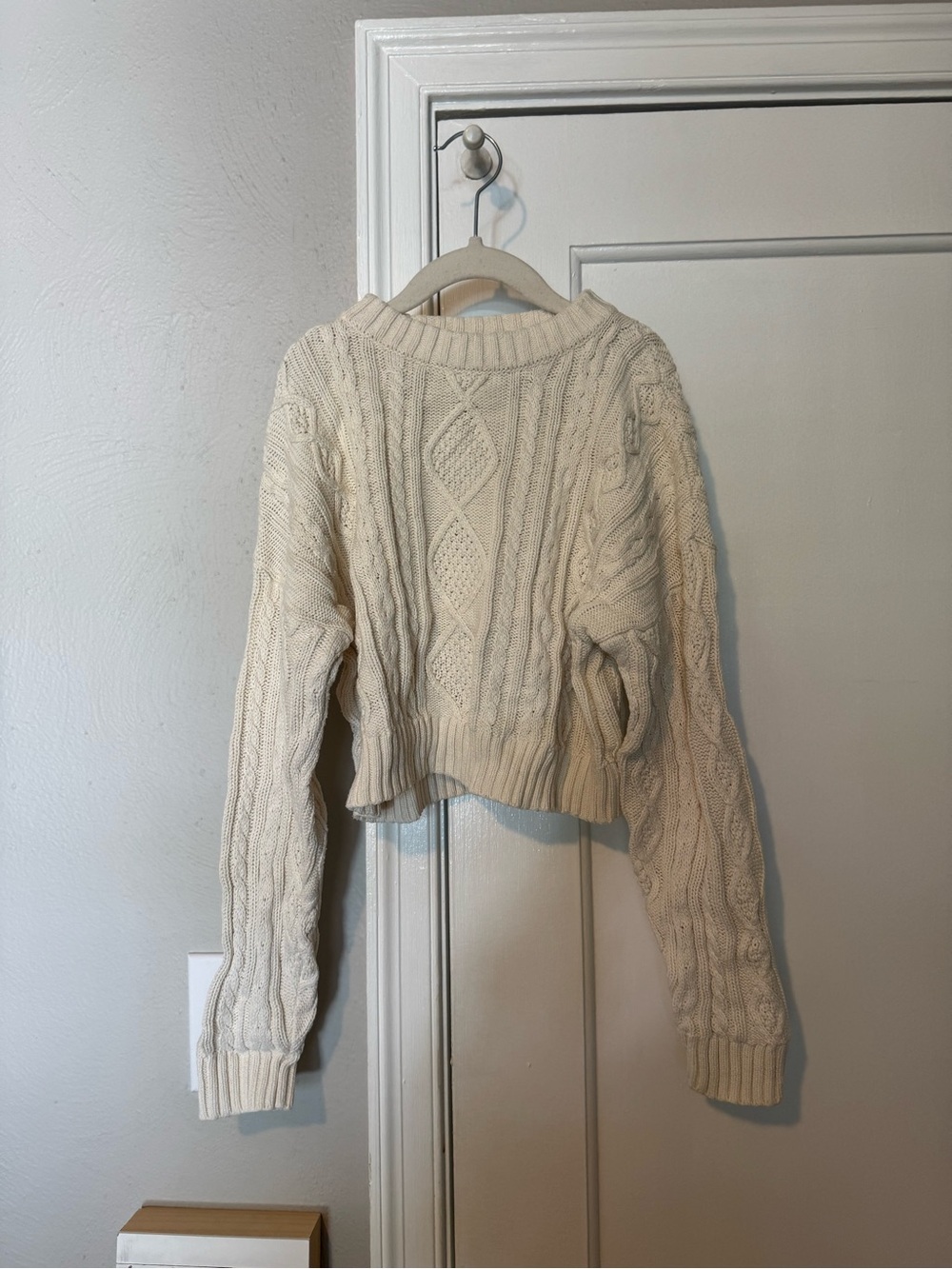 • Kids GAP Cable Knit Sweater - Classic Crewneck •